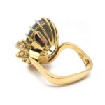 Ring aus Gelbgold mit Opal Doublette und Diamant