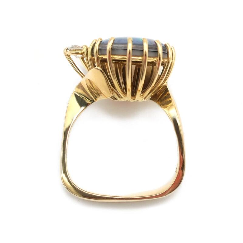 Ring aus Gelbgold mit Opal Doublette und Diamant 5 Ring aus Gelbgold mit Opal Doublette und Diamant