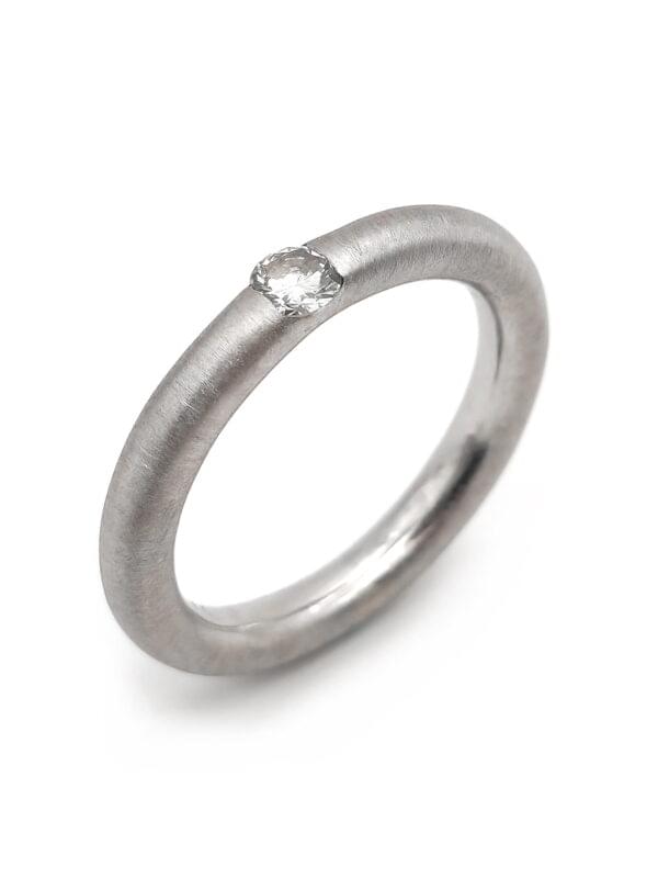 Solitär Platinring massiv mit Diamant