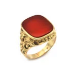 Opulenter Herrenring mit Karneol