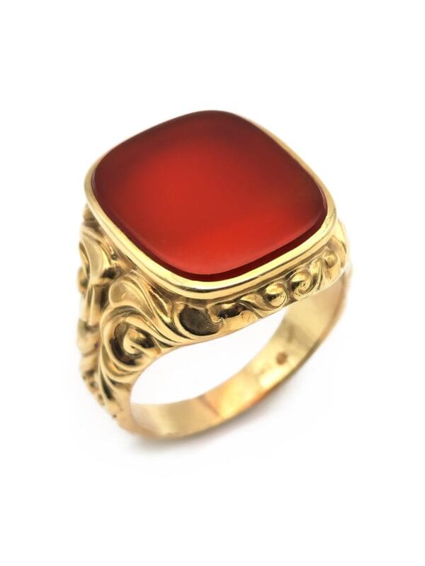 Opulenter Herrenring mit Karneol