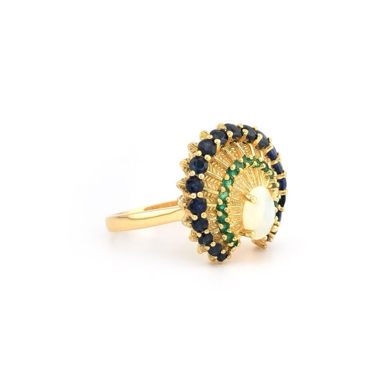 Opal Ring im Pfauendesign mit Smaragd und Saphire