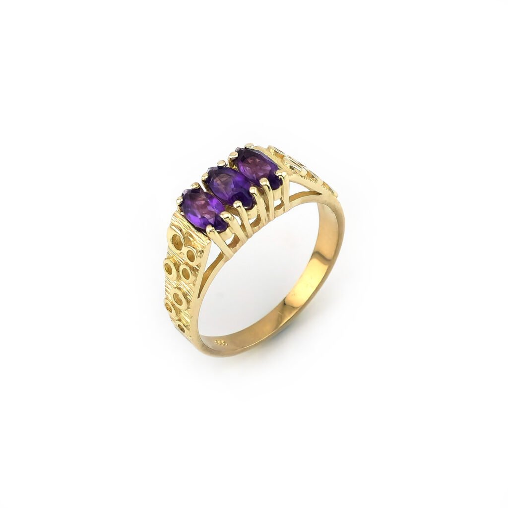 Trilogie Ring mit Amethysten aus Gold