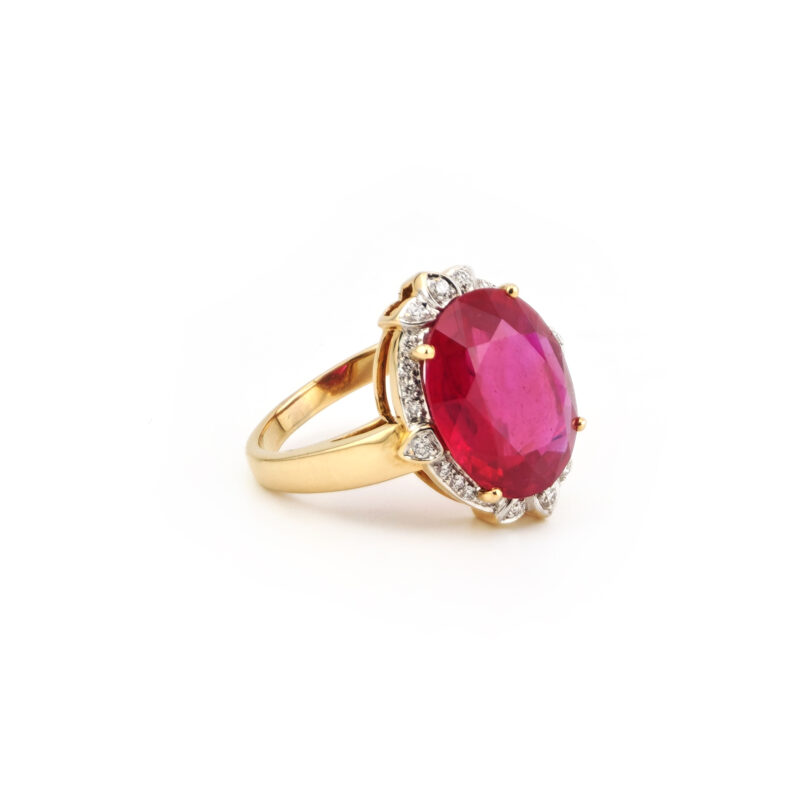Natürlicher Rubin Ring mit Diamanten in 750er Gold