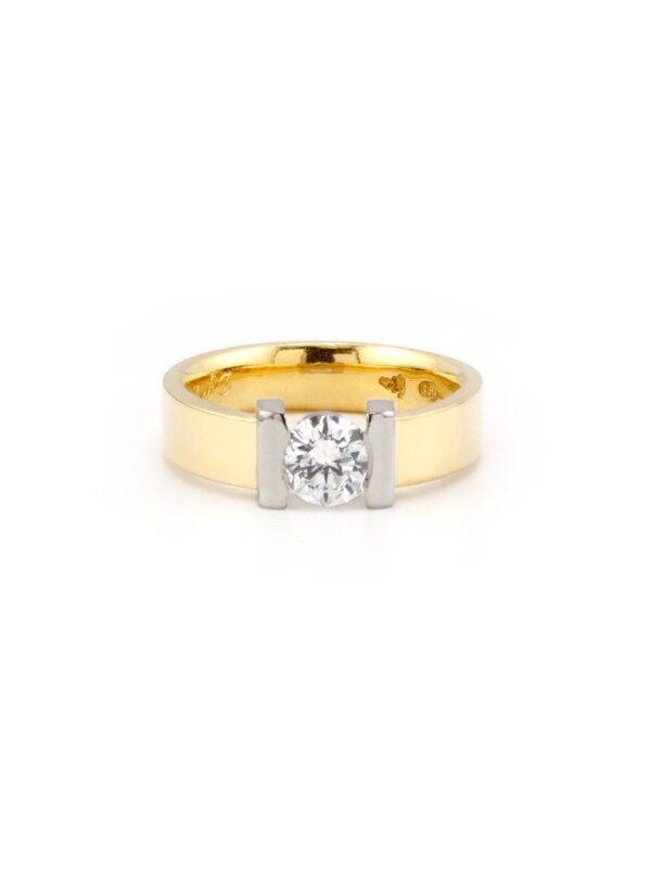 Solitärring mit 0,92 ct DPL Zert. Dia. 750er Gold (5)