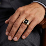 Herrenring mit Onyx und Diamant 585er Gold