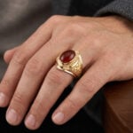 Herrenring mit Karneol Cabochon 750er Gold
