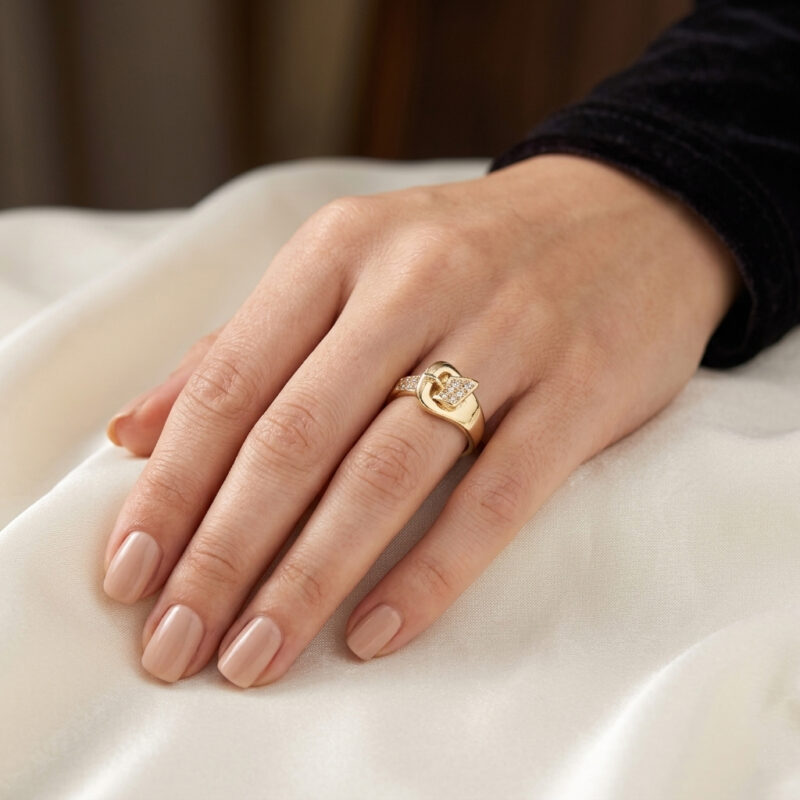 585er Ring im Gürtelschnalle Design