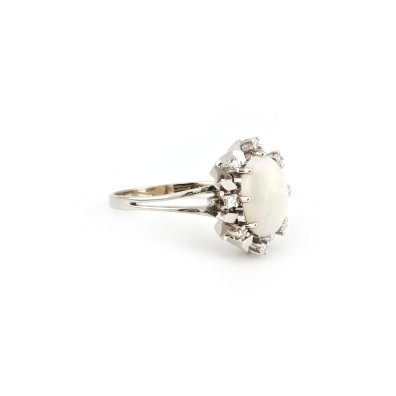 Edelopal Cabochon Diamantring 585er Gold