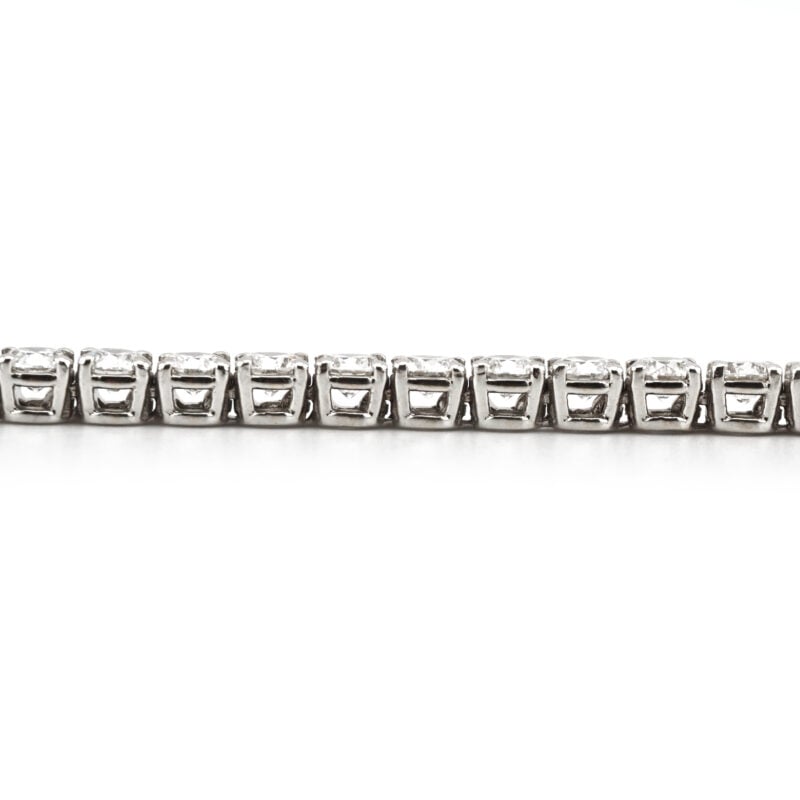 Massives Tennisarmband aus 750er Gold 10,25 ct. VVS 3 Massives Tennisarmband aus 750er Gold 10,25 ct. VVS